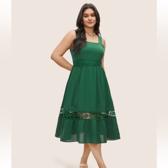 BloomChic Plain Elastic Waist Cut Out Lace Patchwork Dress - Picture 1 of 8